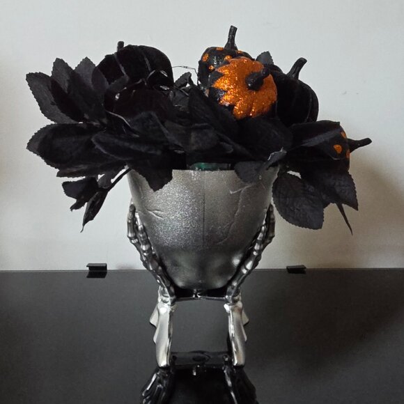 Halloween Shiny Silver Skeleton Head Sparkly Bouquet of Spooky Pumpkins Roses - Picture 5 of 9